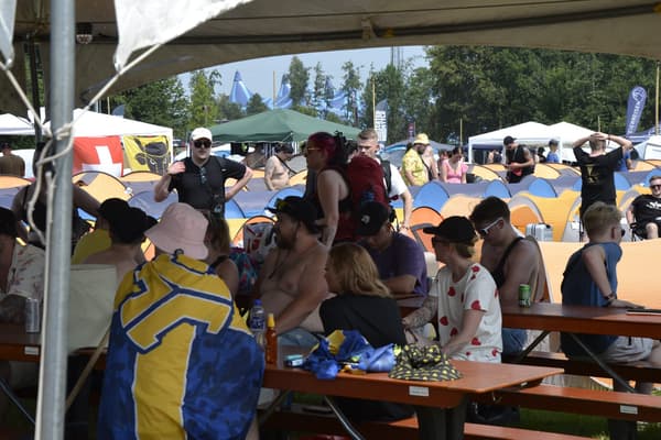 Paviljongen med utsikt över campen