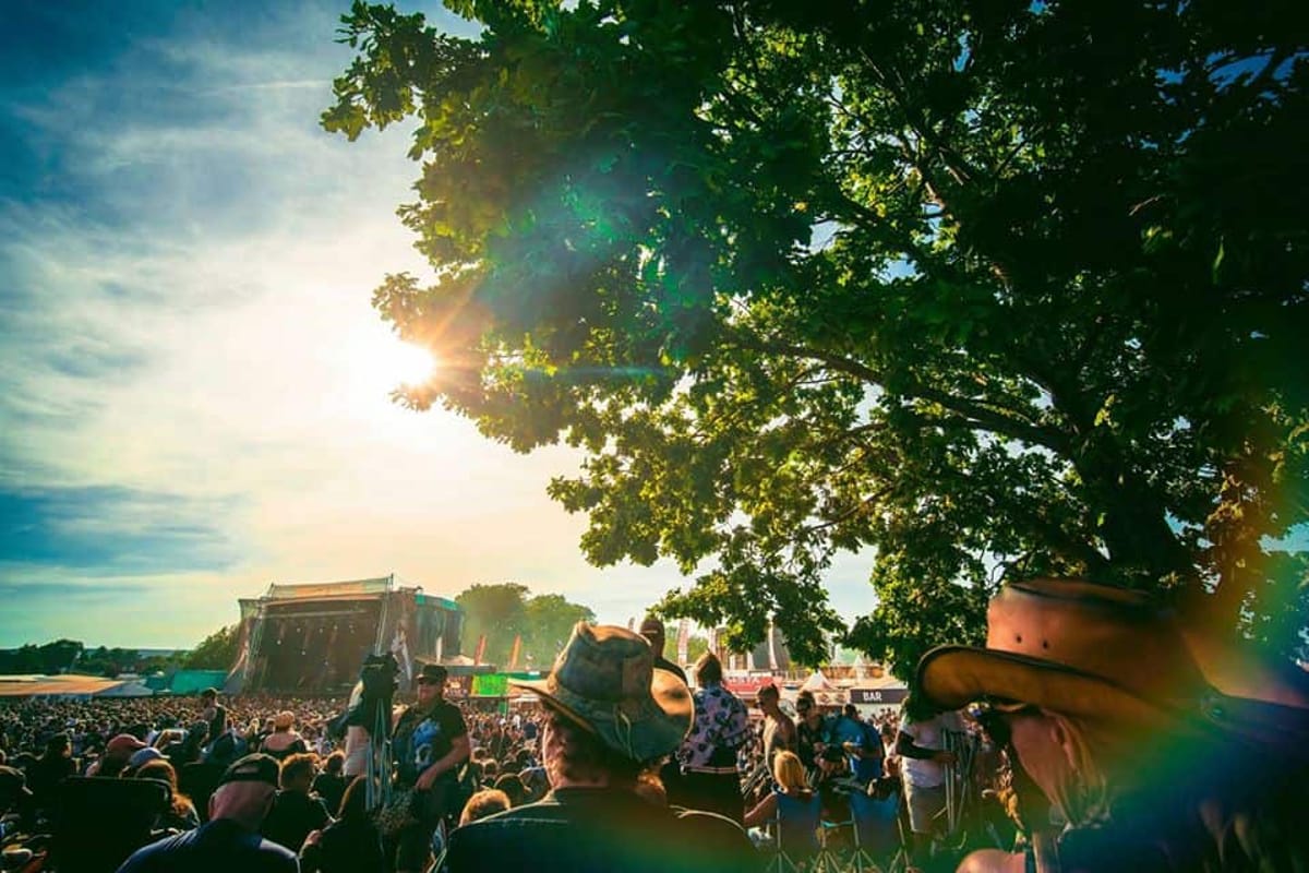 Grönområde och scen på Sweden Rock